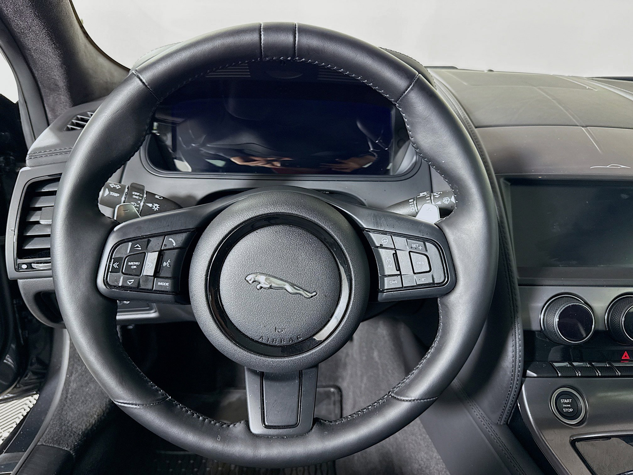 Used 2024 Jaguar F-TYPE Coupe AWD image 12