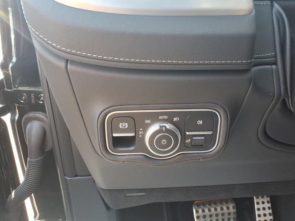 Used 2025 Mercedes-Benz G 550 image 17