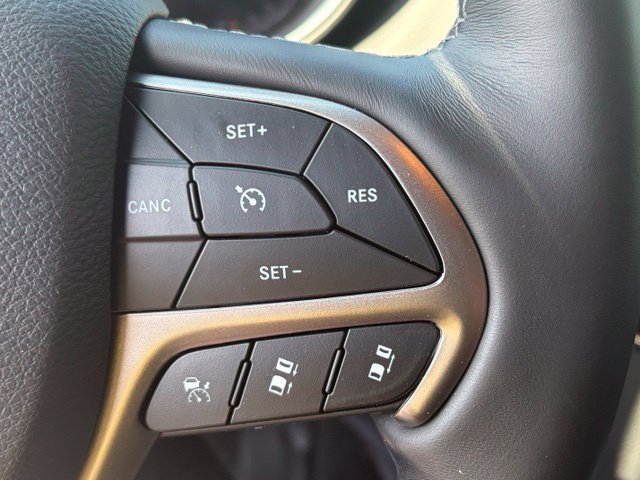 Used 2021 Jeep Grand Cherokee Overland AWD/4WD image 18