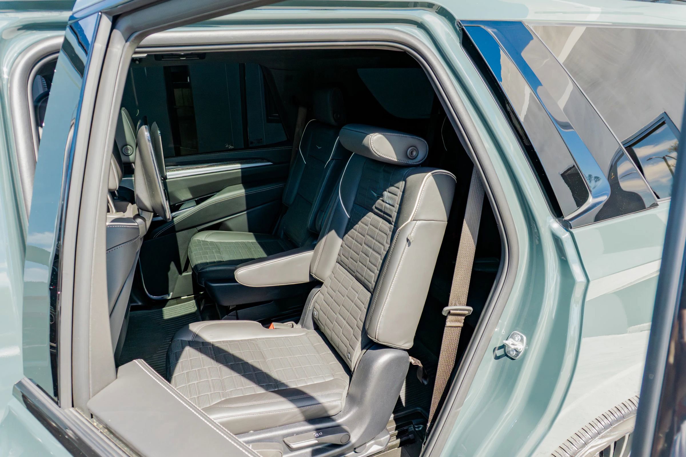 Used 2025 Cadillac Escalade V w/ LPO, ONYX Package AWD/4WD image 54