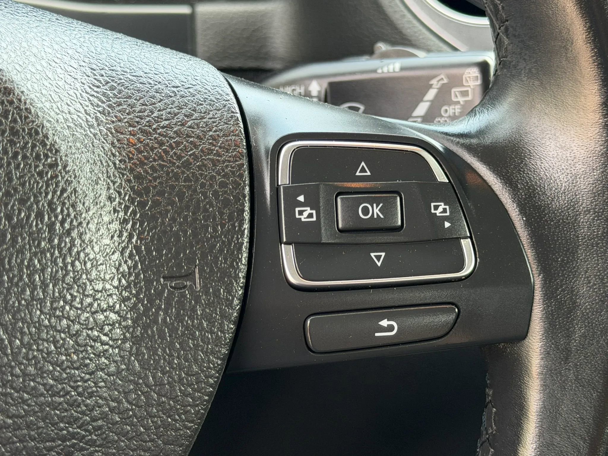 Used 2014 Volkswagen Tiguan S FWD image 18