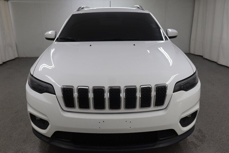 Used 2019 Jeep Cherokee Latitude w/ Popular Appearance Group FWD image 2