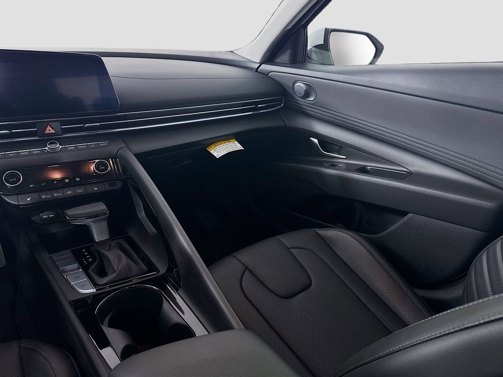 Certified 2025 Hyundai Elantra Limited image 25