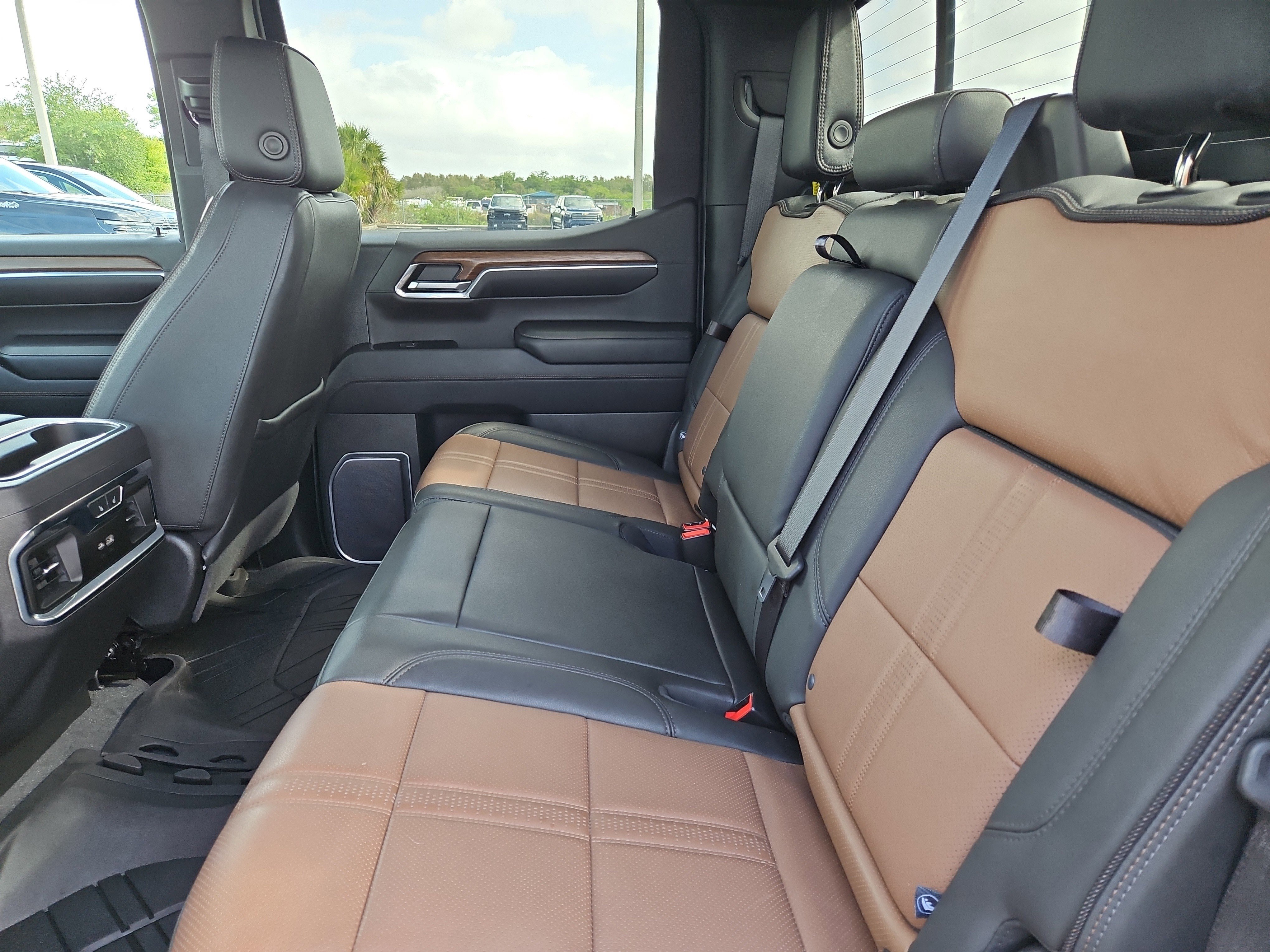 Used 2023 Chevrolet Silverado 1500 High Country w/ High Country Premium Package AWD/4WD image 12
