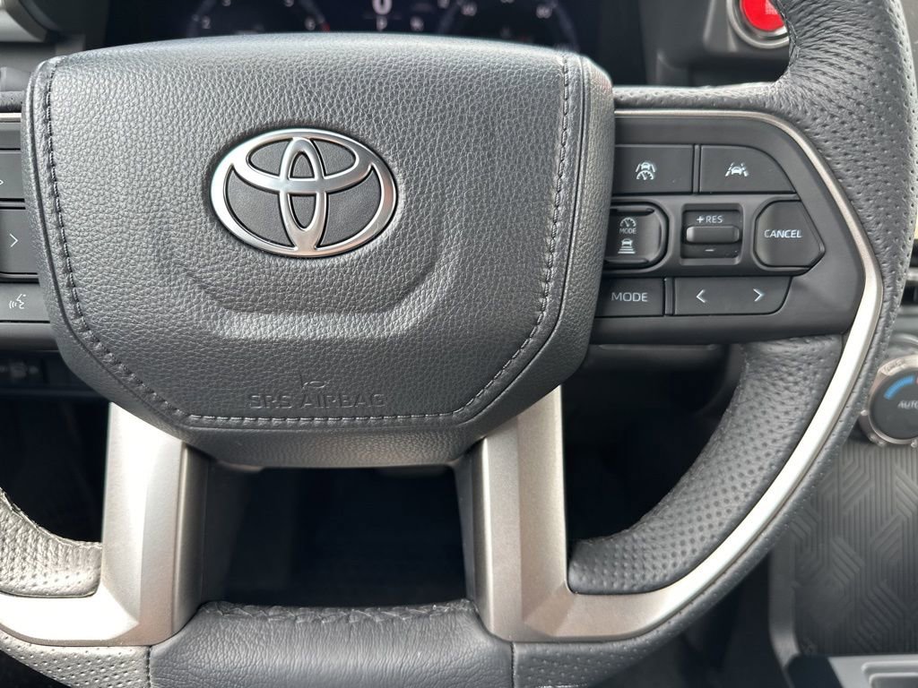 Certified 2025 Toyota Tacoma TRD Off-Road AWD/4WD image 17