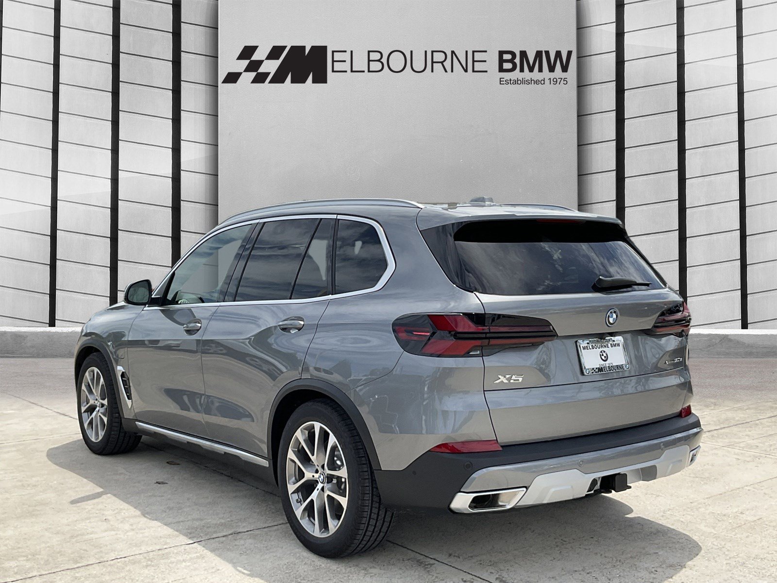 New 2026 BMW X5 xDrive50e w/ Premium Package AWD/4WD image 5