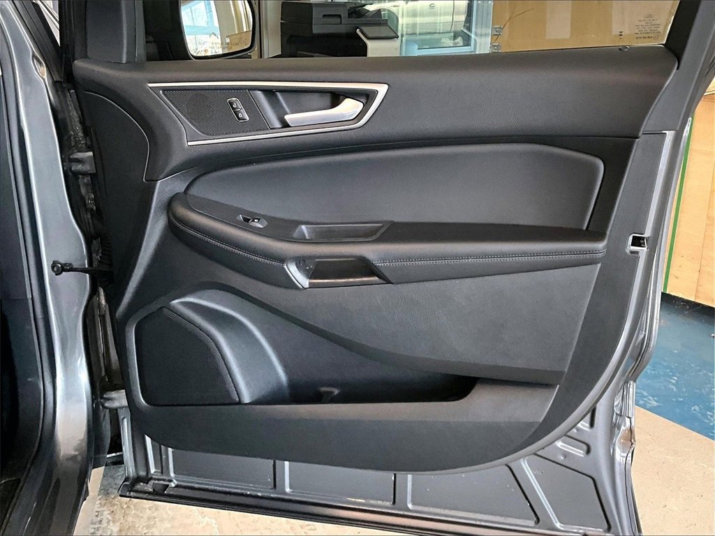 Used 2023 Ford Edge SEL image 12