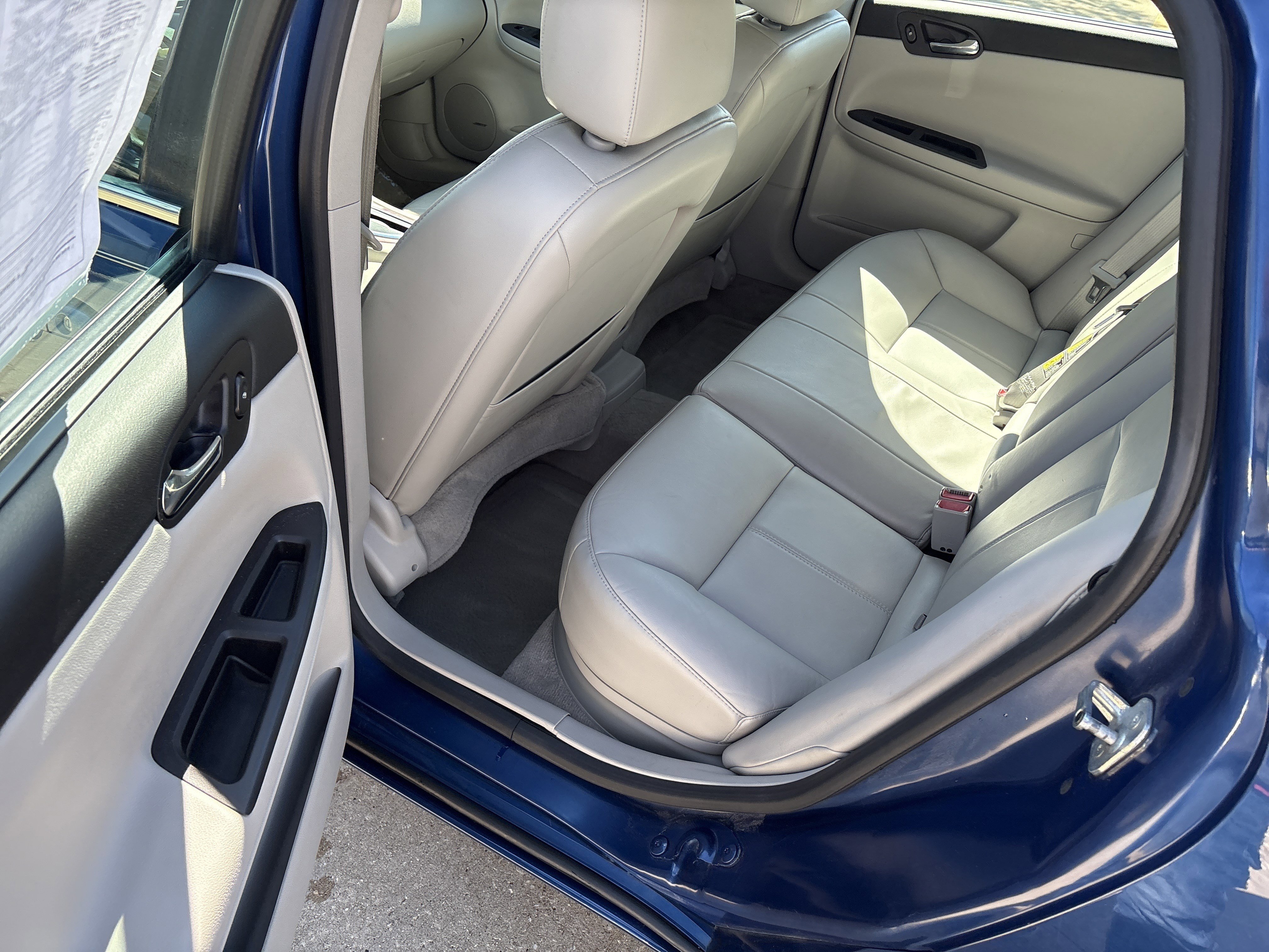 Used 2006 Chevrolet Impala LTZ FWD image 14