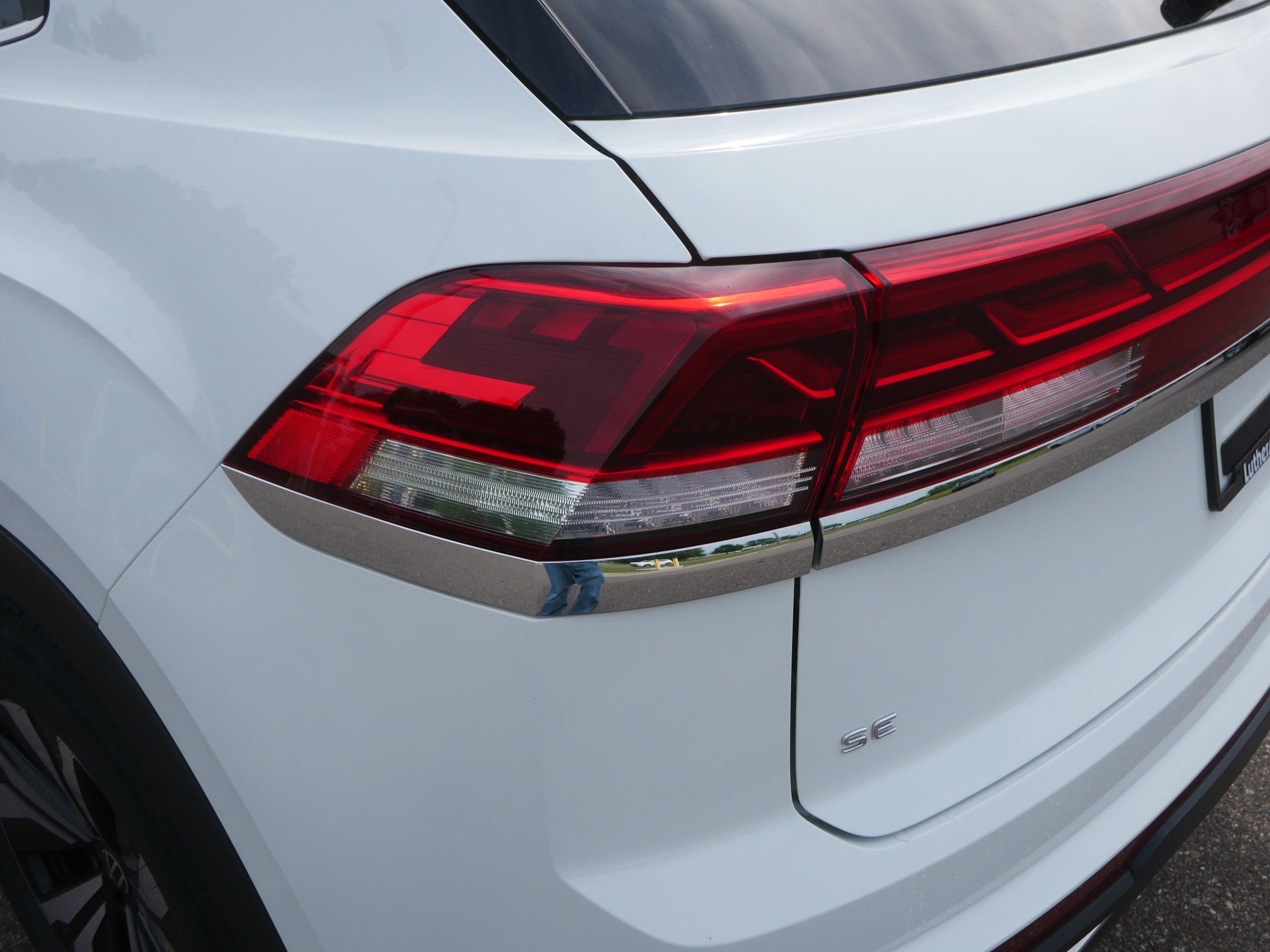Used 2024 Volkswagen Atlas Cross Sport SE AWD/4WD image 17