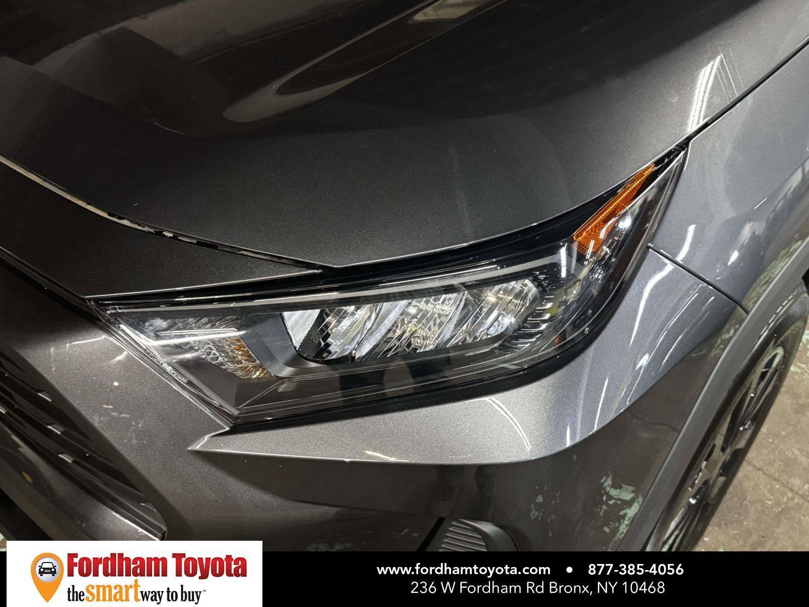 Used 2022 Toyota RAV4 LE AWD/4WD image 8