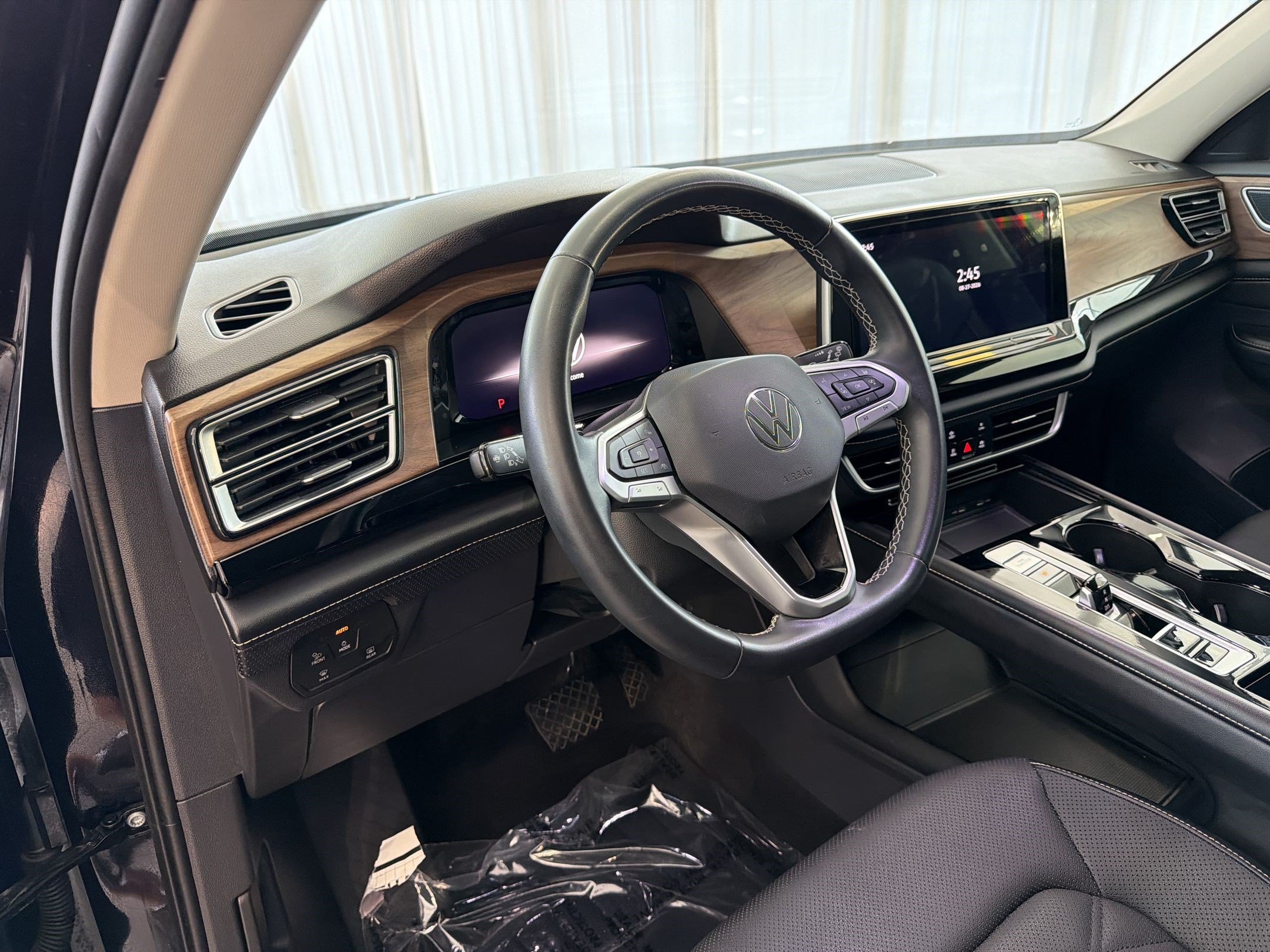Used 2024 Volkswagen Atlas SE FWD image 4