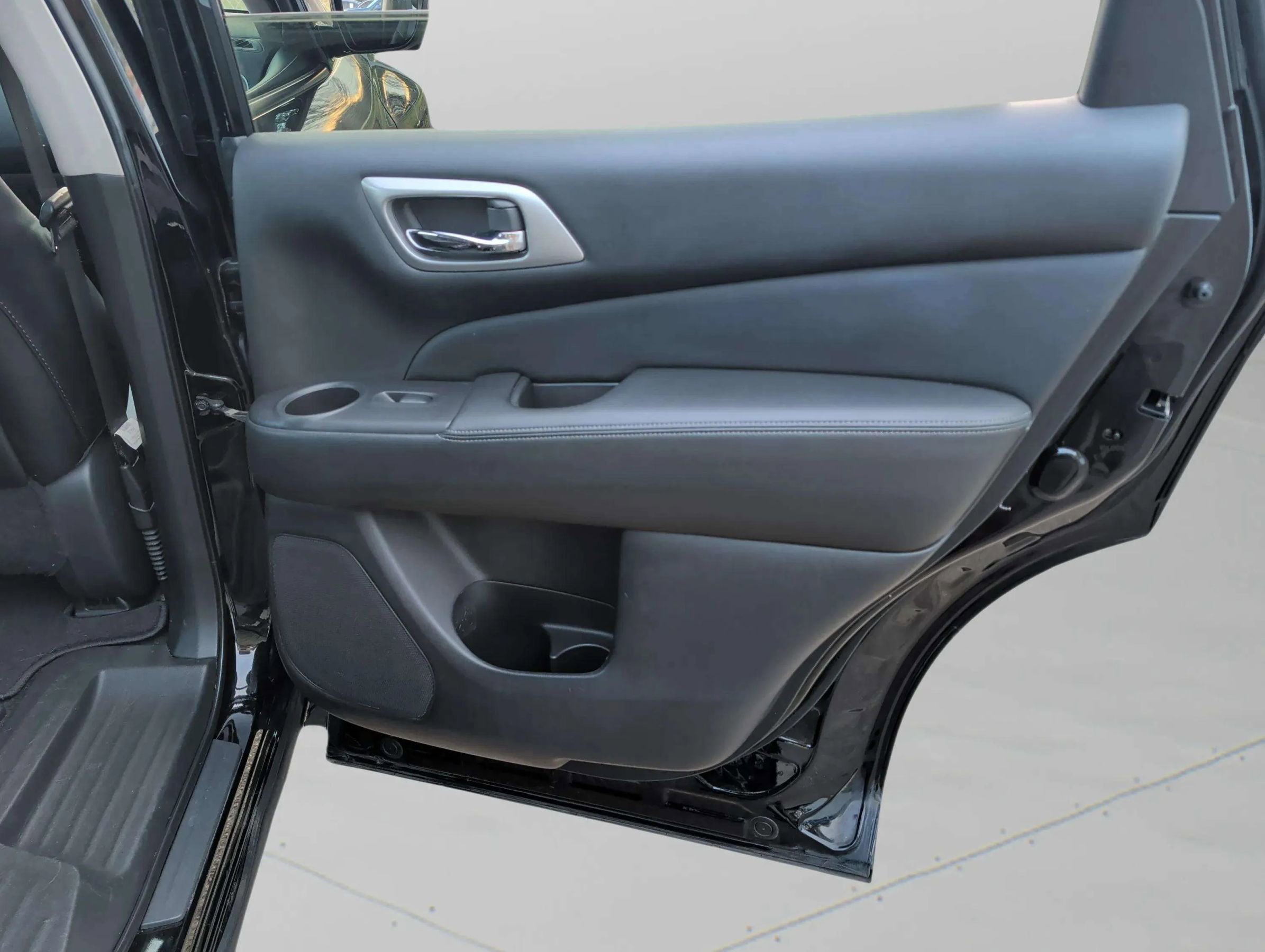 Used 2020 Nissan Pathfinder SL image 39