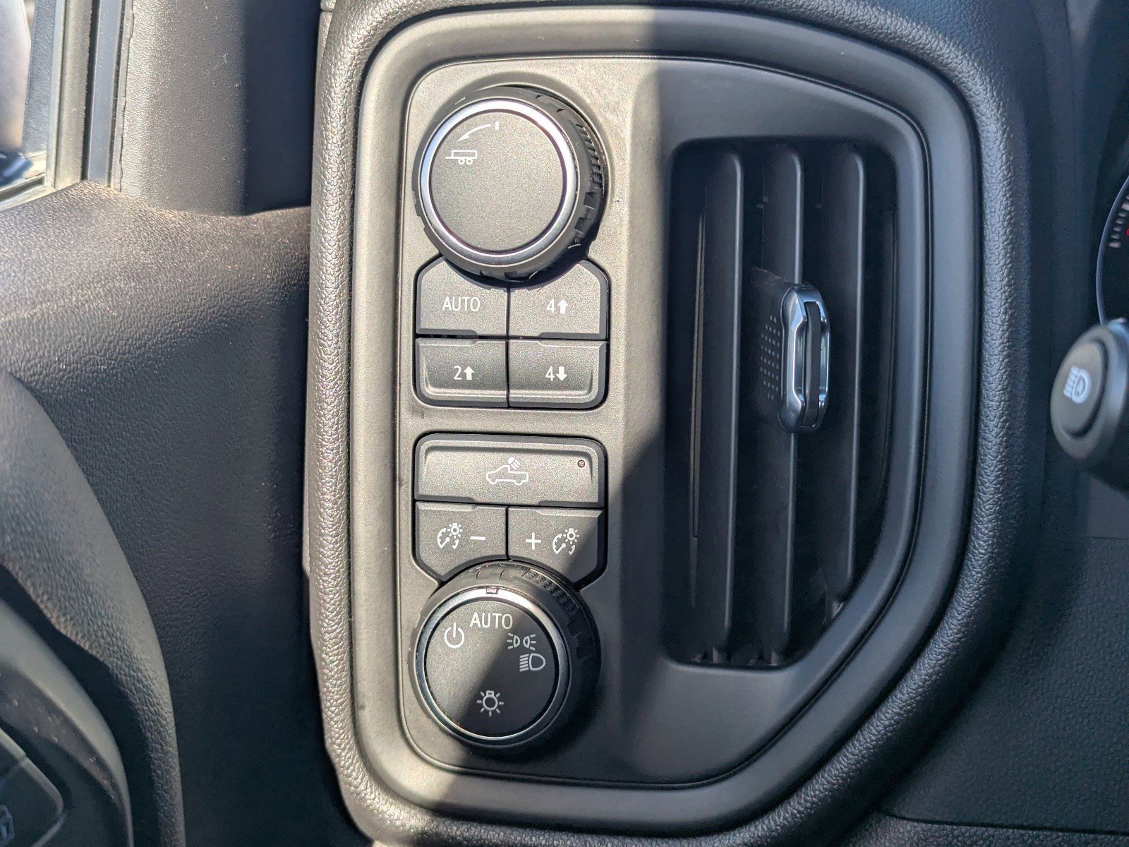 Used 2023 Chevrolet Silverado 1500 Custom Trail Boss image 32