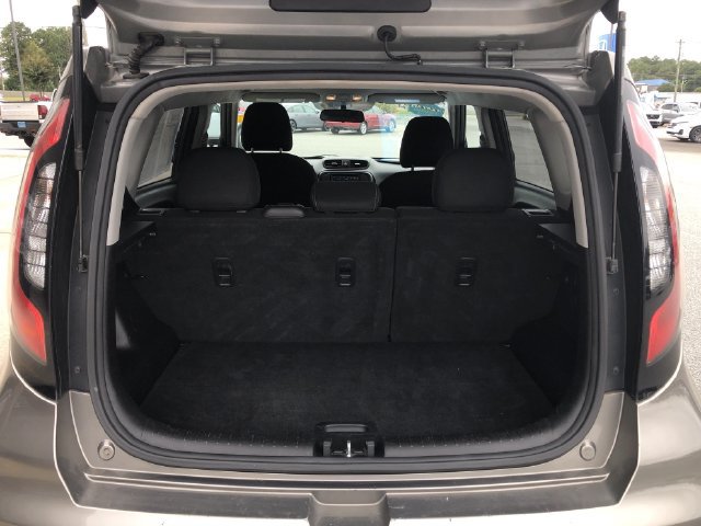 Used 2017 Kia Soul + FWD image 11