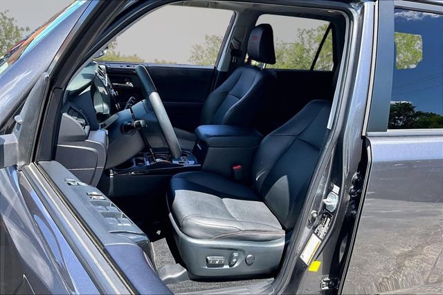 Used 2021 Toyota 4Runner Venture w/ Moonroof Package AWD/4WD image 23