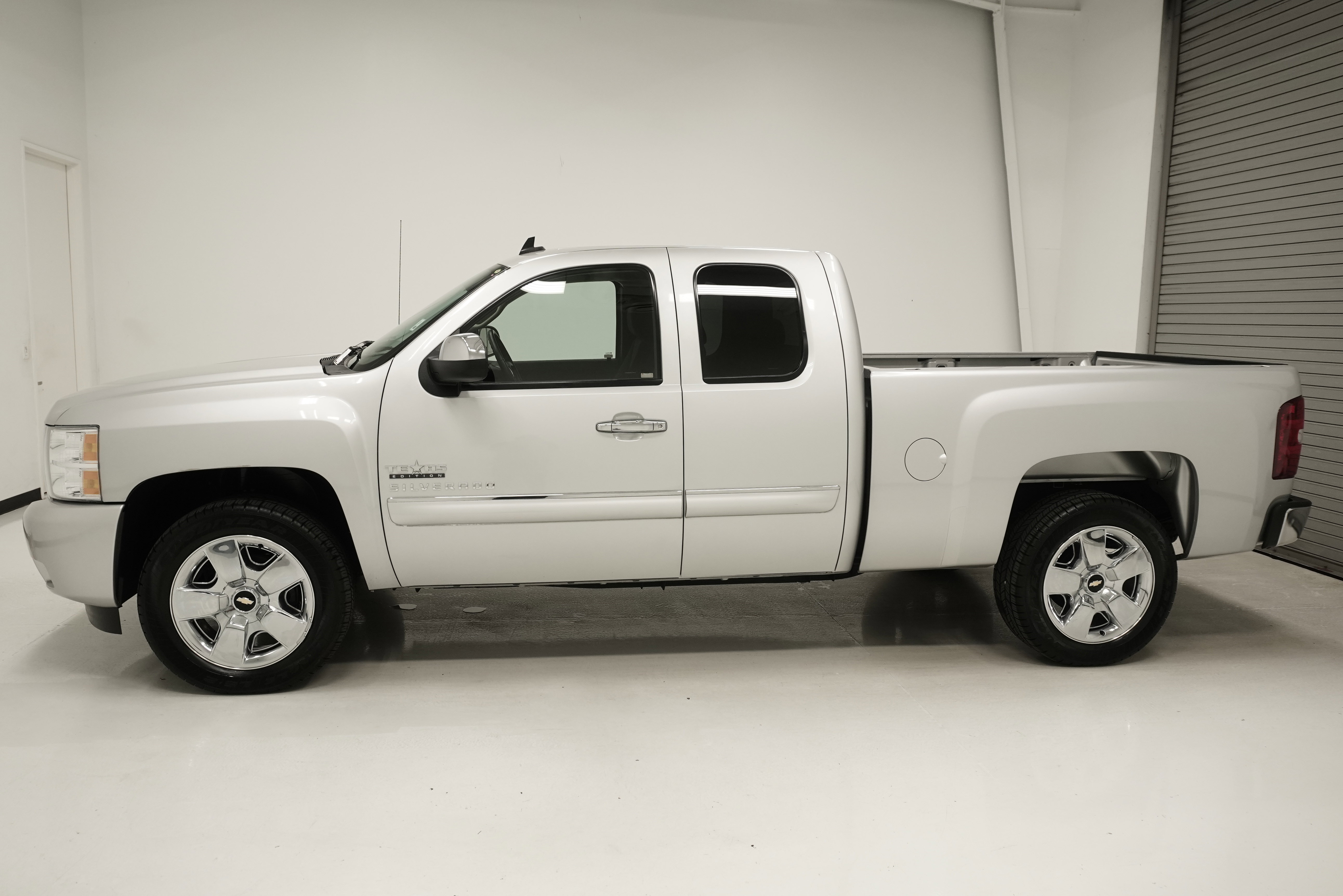 Used 2011 Chevrolet Silverado 1500 LT w/ Texas Edition RWD image 6