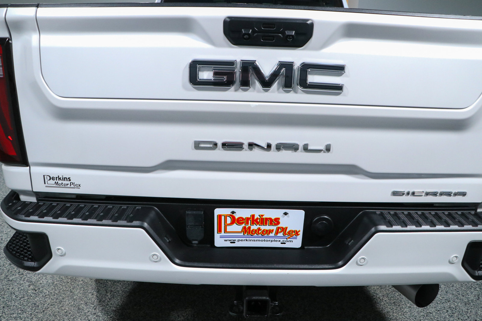 Used 2024 GMC Sierra 2500 Denali Ultimate AWD/4WD image 8
