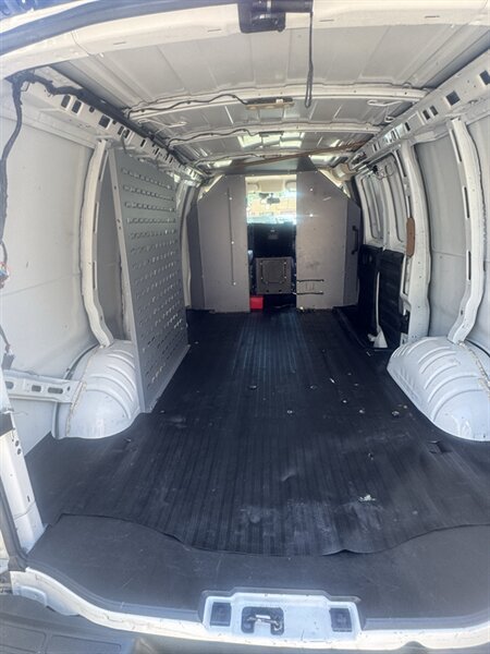 Used 2017 Chevrolet Express 2500 RWD image 7