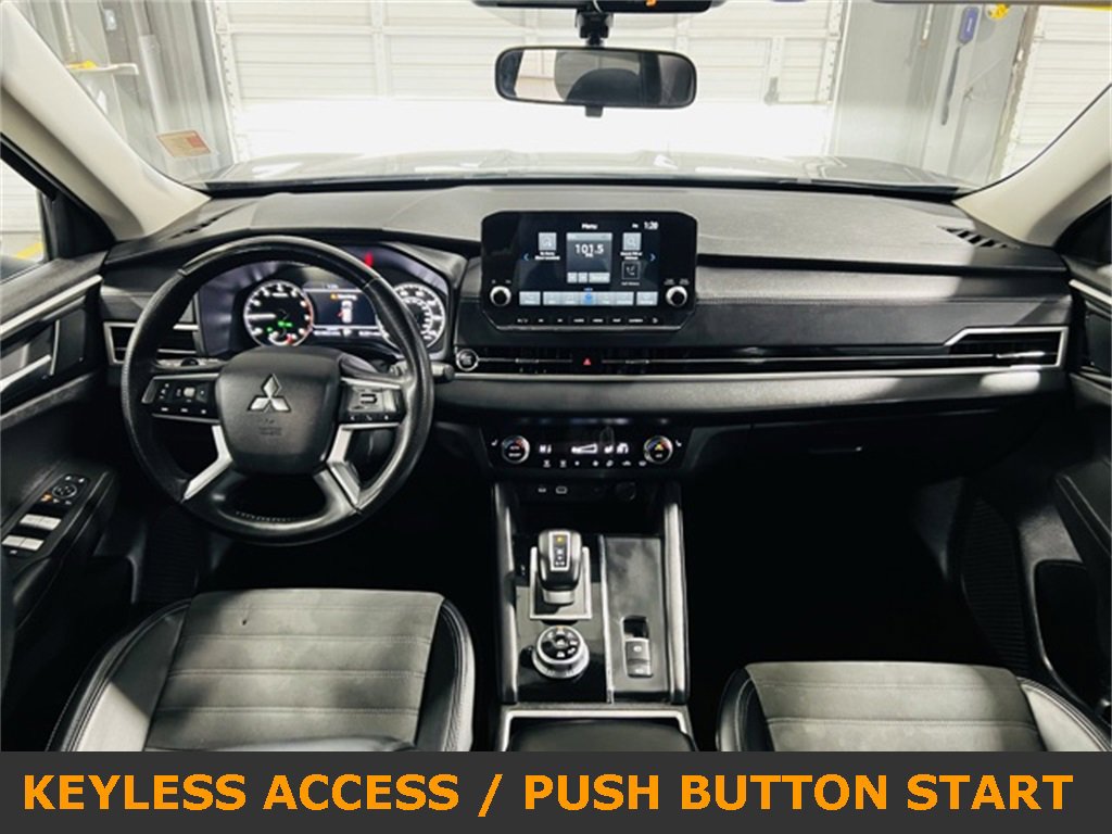 Used 2024 Mitsubishi Outlander SE image 4