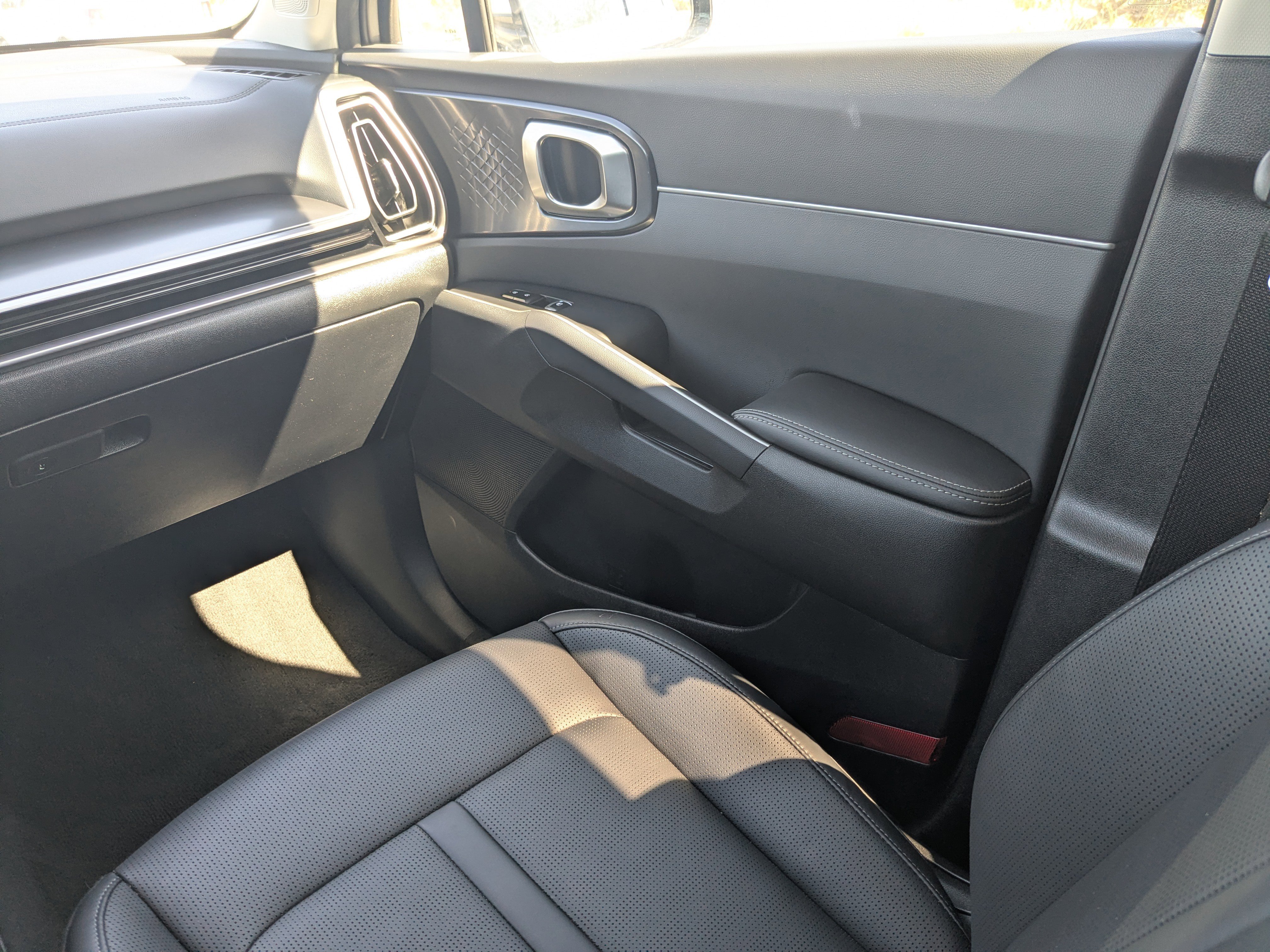 Certified 2025 Kia Sorento S w/ Panoramic Sunroof Package image 23