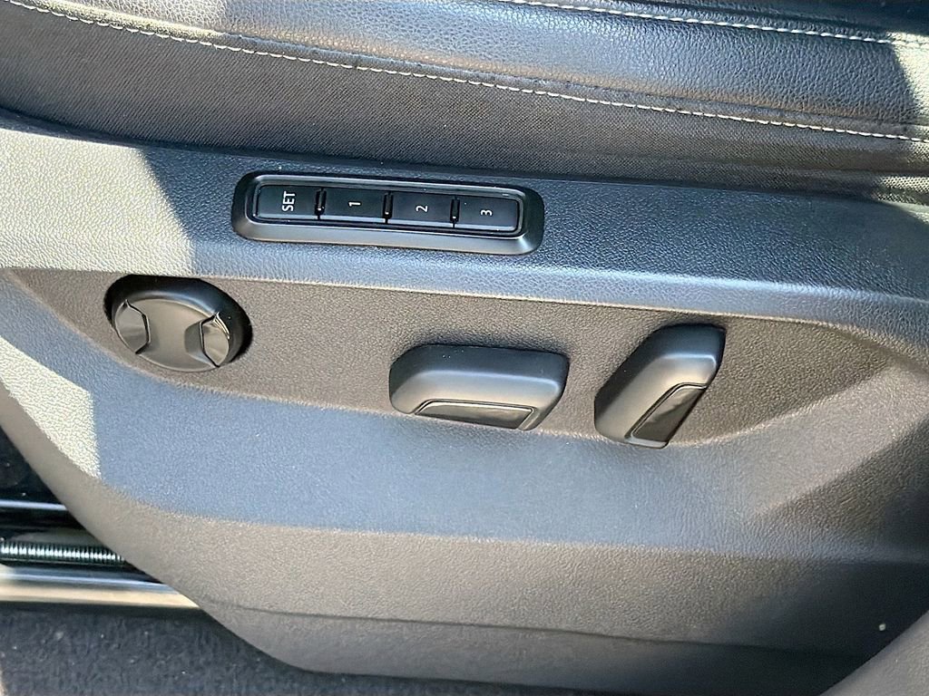 Used 2020 Volkswagen Atlas Cross Sport SEL R-Line AWD/4WD image 24