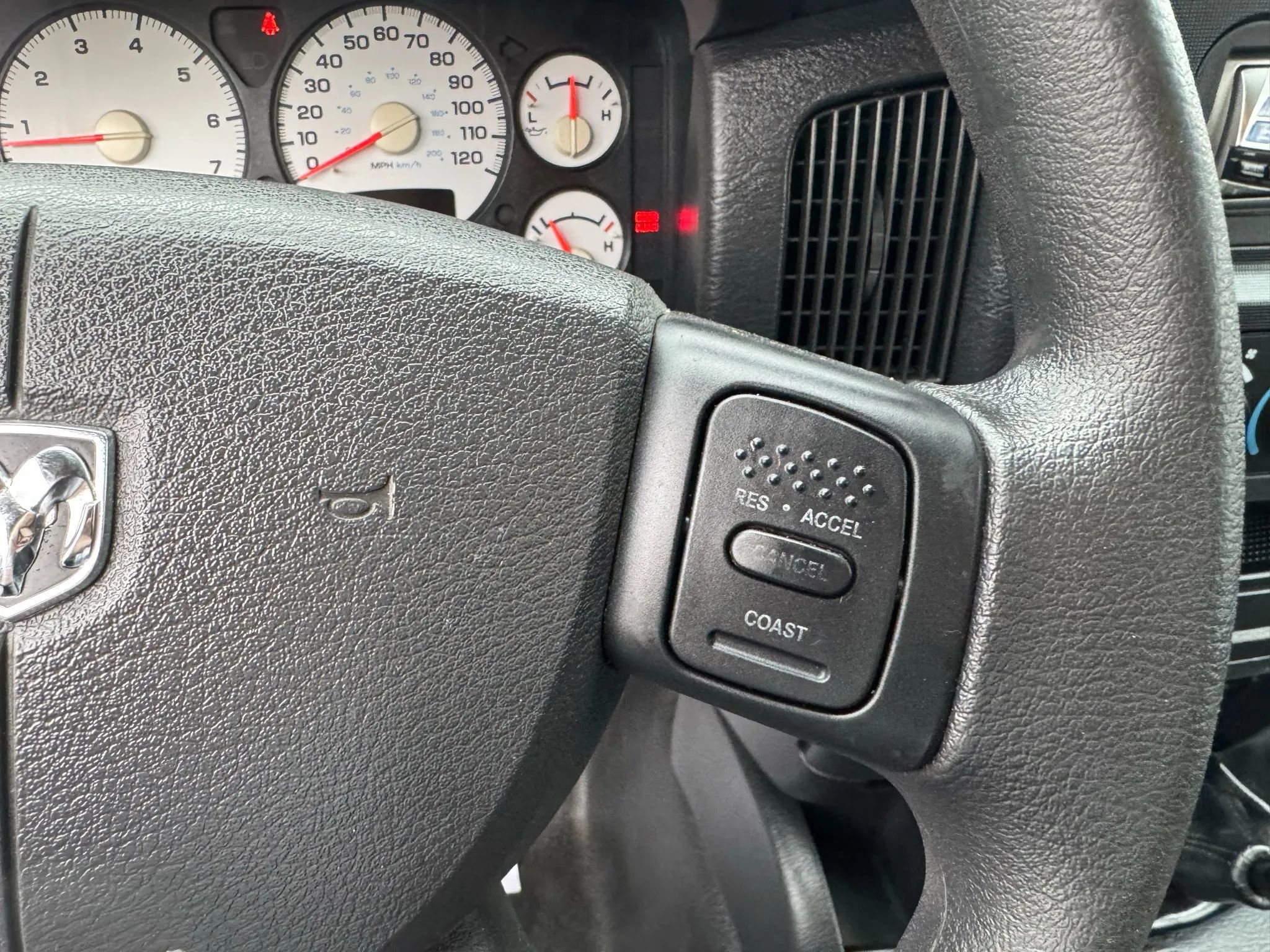 Used 2004 Dodge Ram 1500 Truck ST image 16