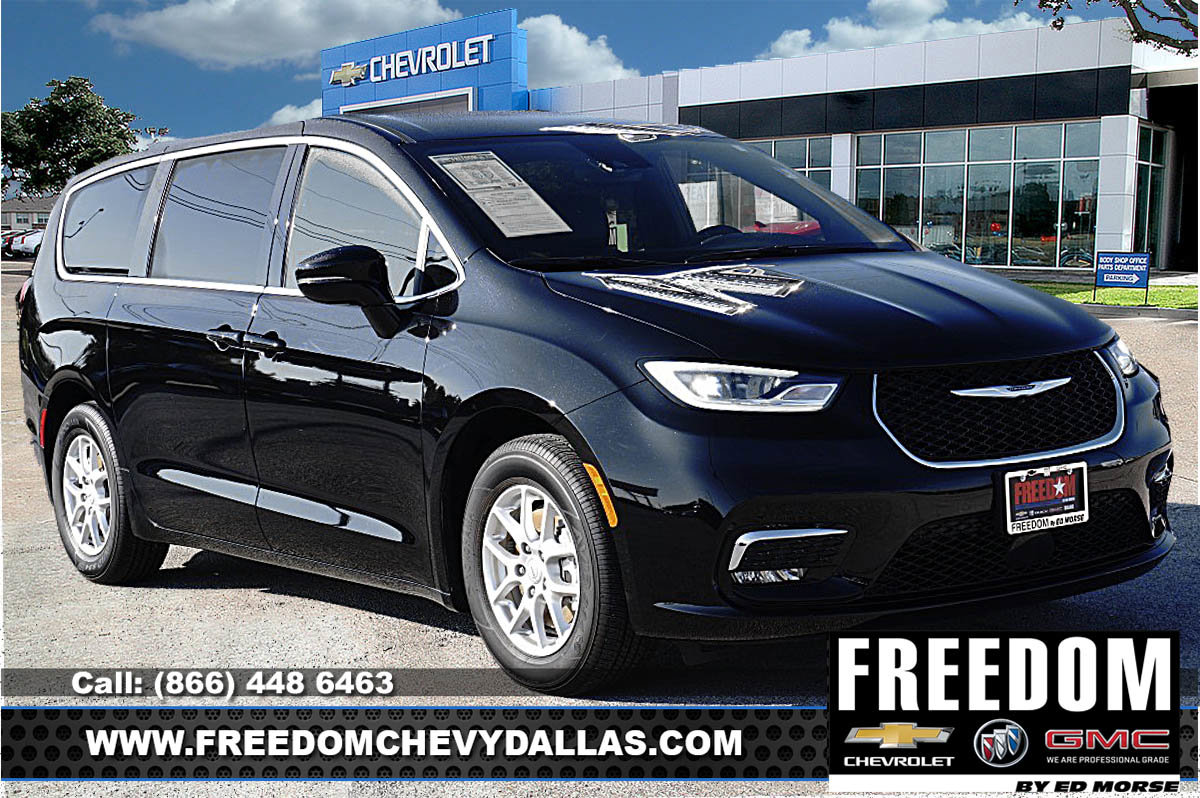 Used 2025 Chrysler Pacifica Select