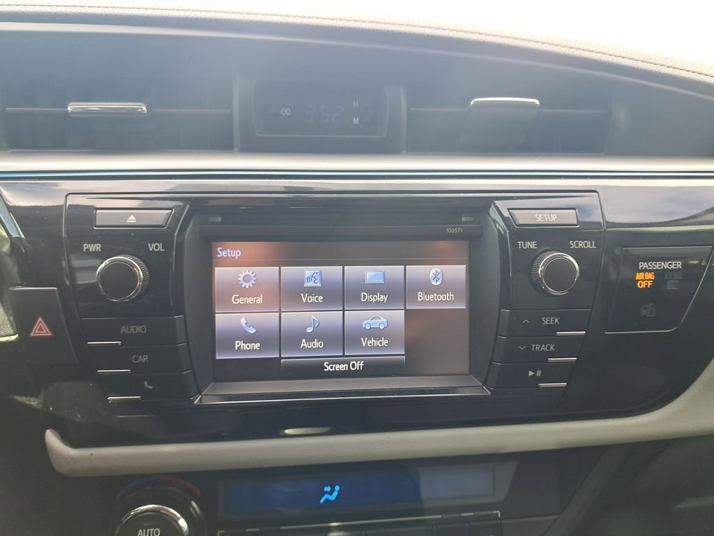 Used 2016 Toyota Corolla LE image 21