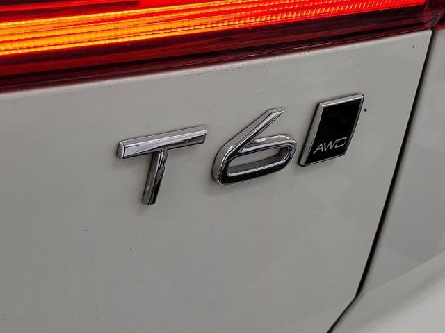 Used 2018 Volvo XC60 T6 Momentum w/ Convenience Package image 8