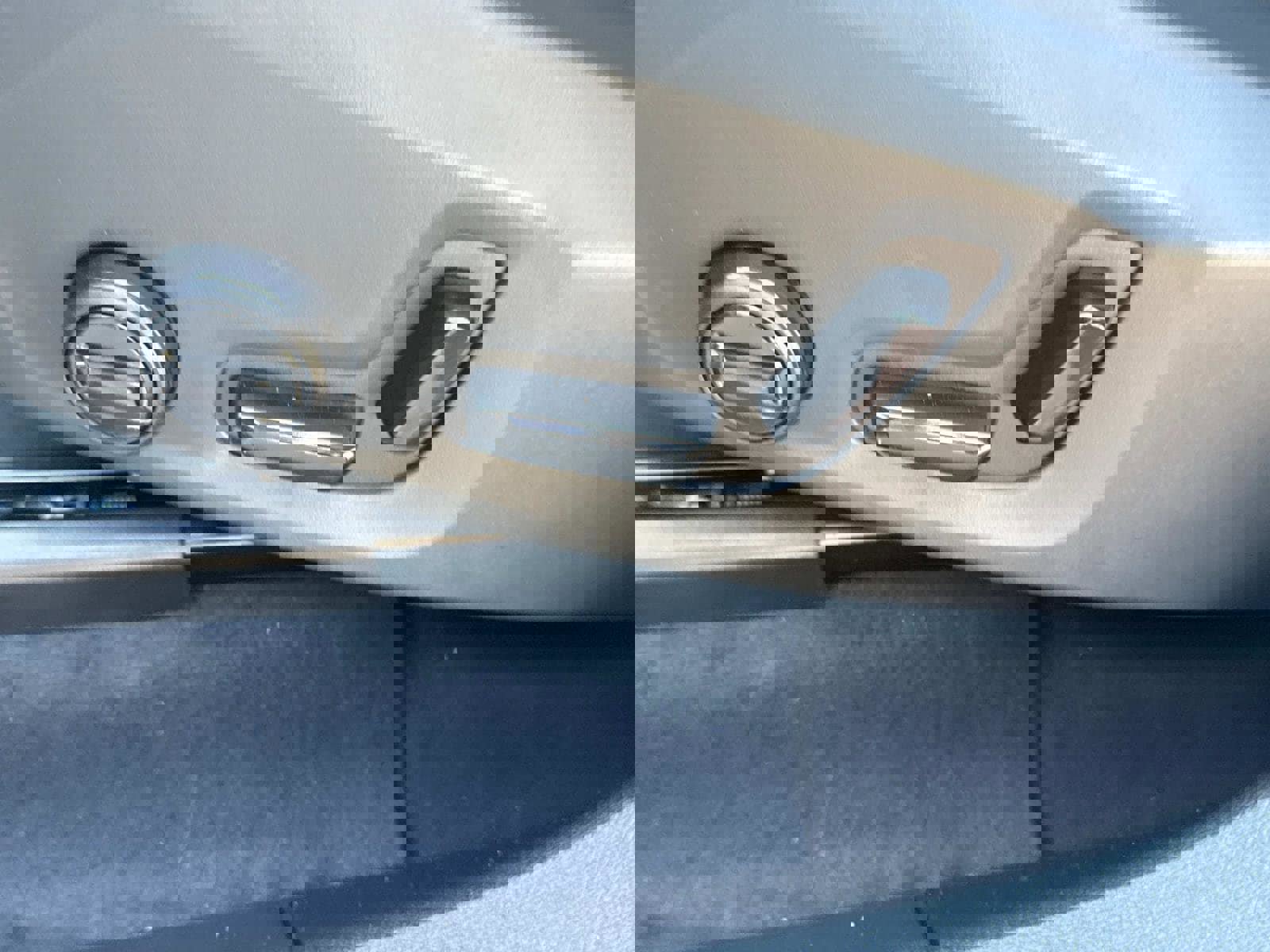 New 2026 Volvo XC60 B5 Plus w/ Climate Package image 18