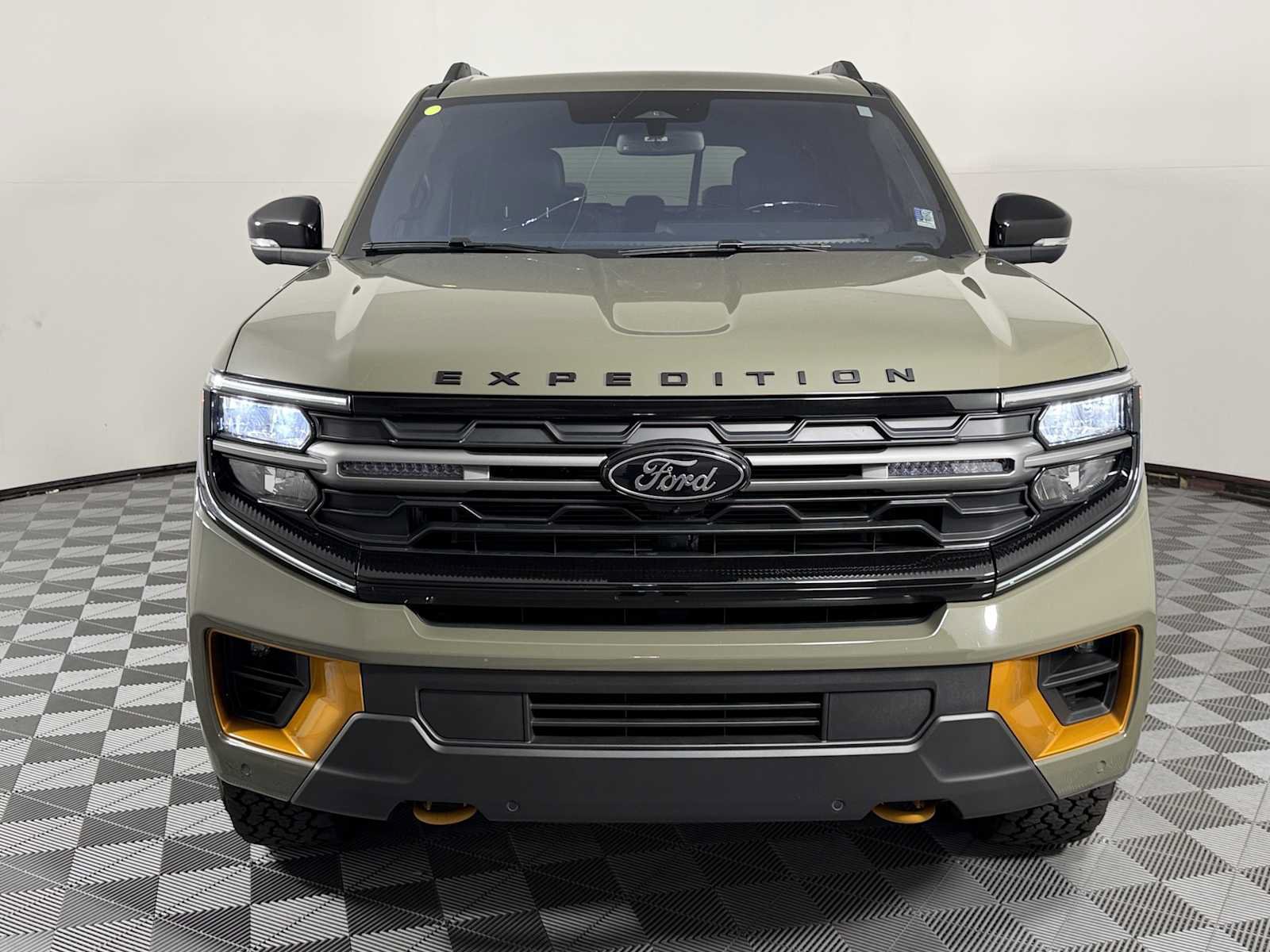 Used 2025 Ford Expedition Tremor AWD/4WD image 3