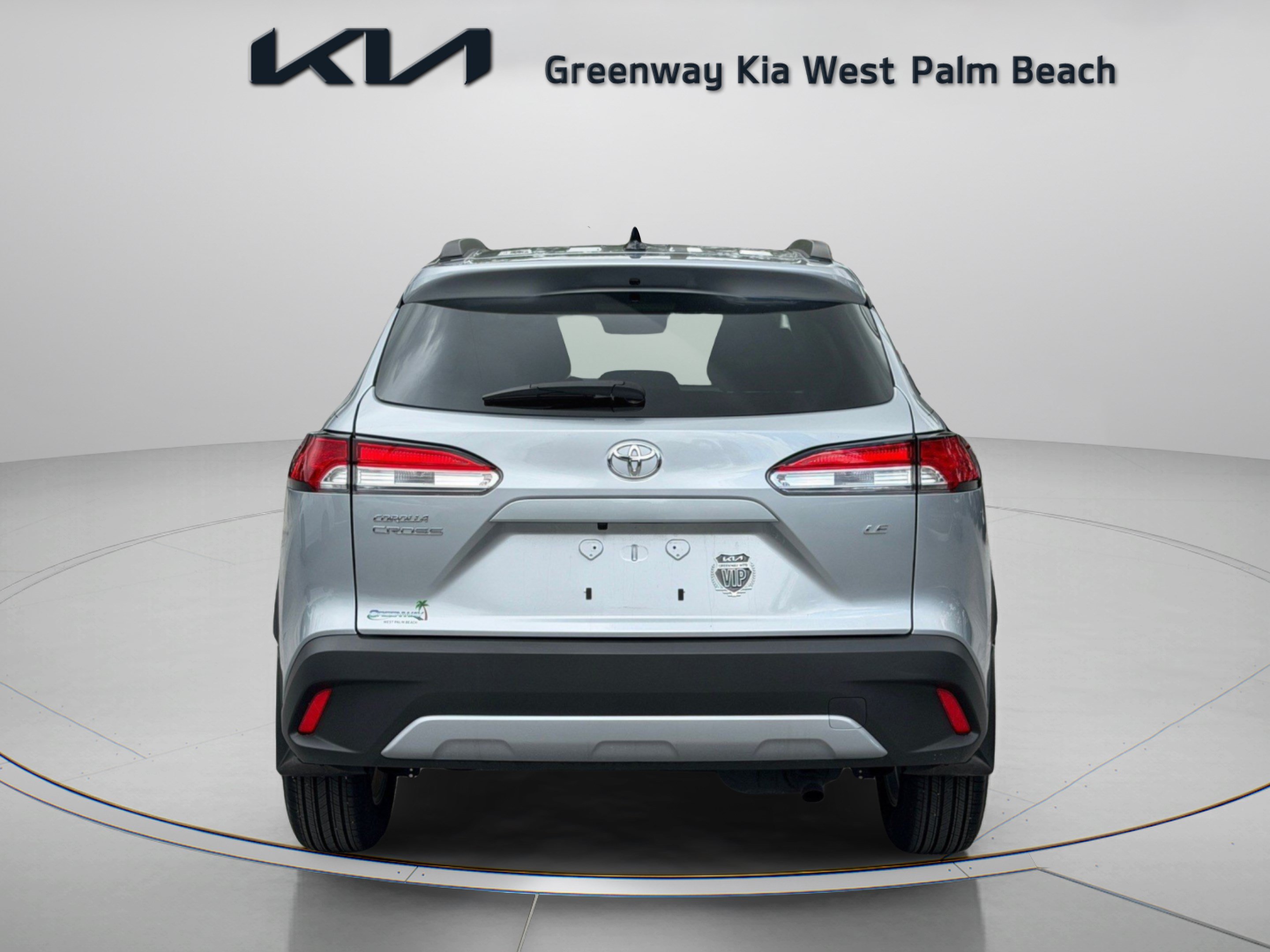 Used 2025 Toyota Corolla Cross LE FWD image 6