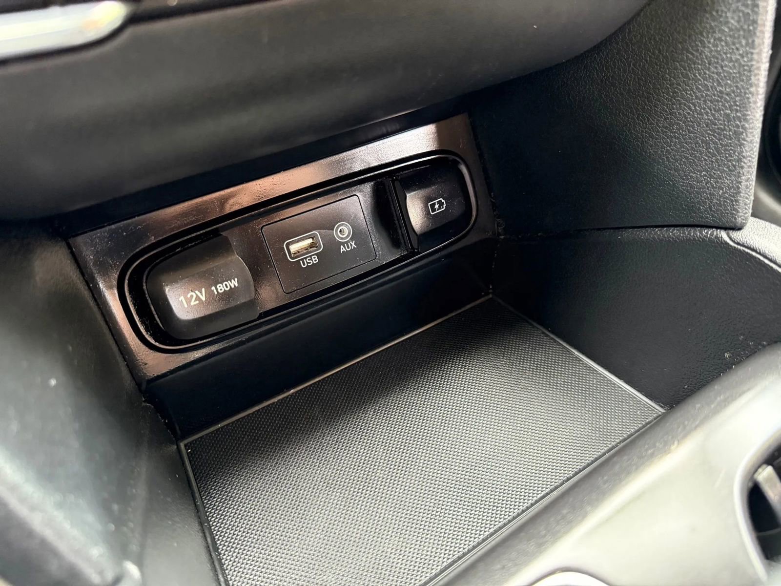 Used 2019 Hyundai Santa Fe SE image 25