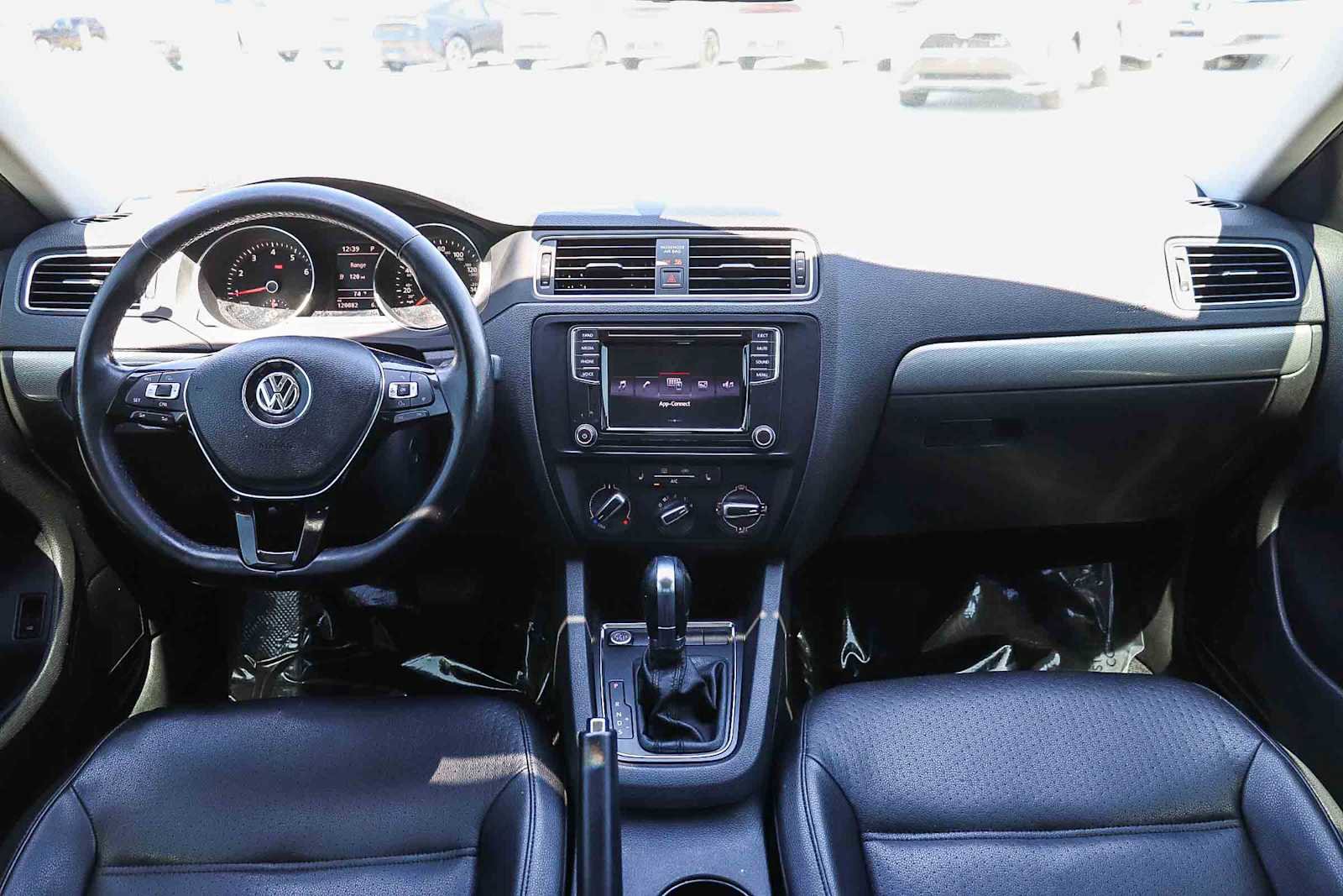 Used 2017 Volkswagen Jetta SE image 12