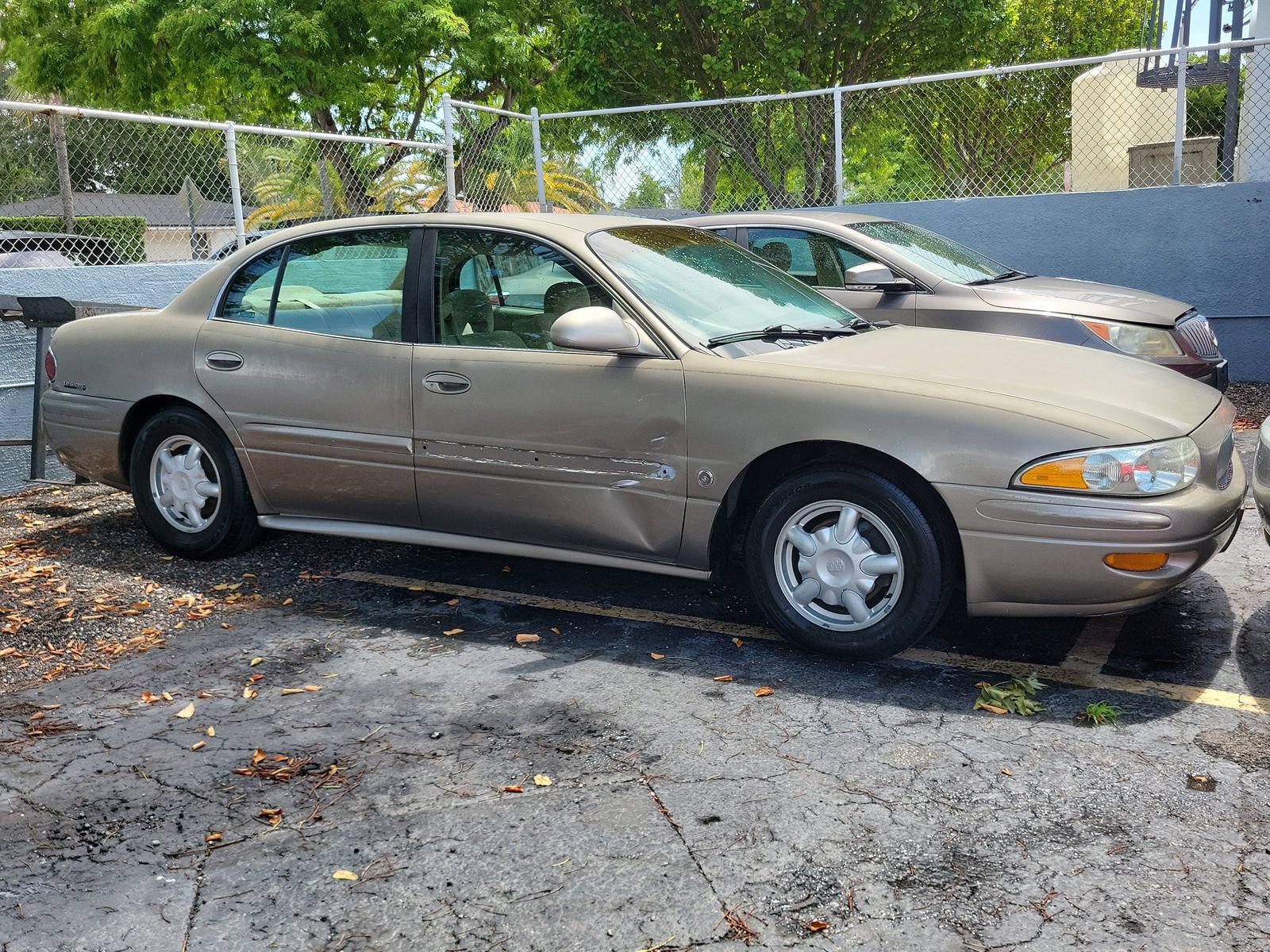 Used 2001 Buick Le Sabre Custom w/ Luxury Pkg FWD image 2