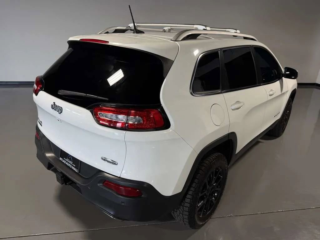 Used 2016 Jeep Cherokee Latitude w/ Comfort/Convenience Group AWD/4WD image 39