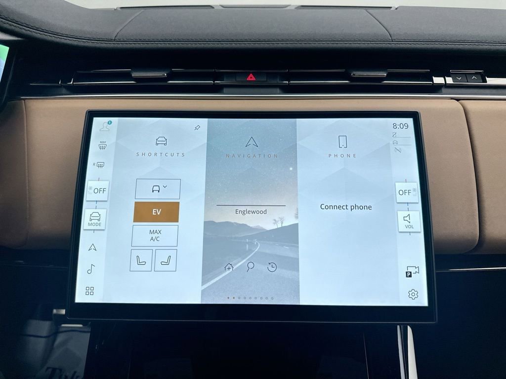 Used 2025 Land Rover Range Rover Sport SE image 3