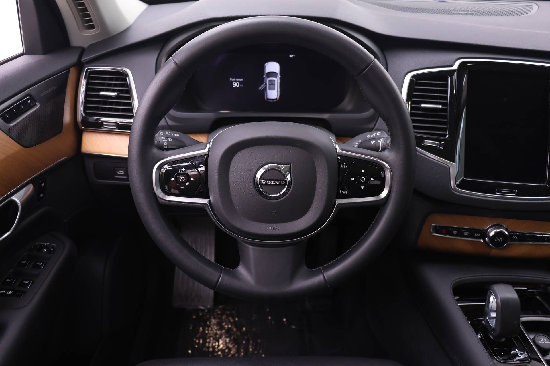 Certified 2023 Volvo XC90 B6 Plus w/ Protection Package Premier AWD/4WD image 17