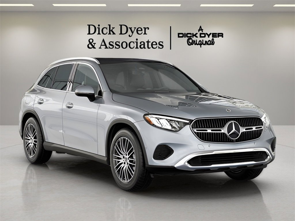 Used 2025 Mercedes-Benz GLC 300 4MATIC image 36