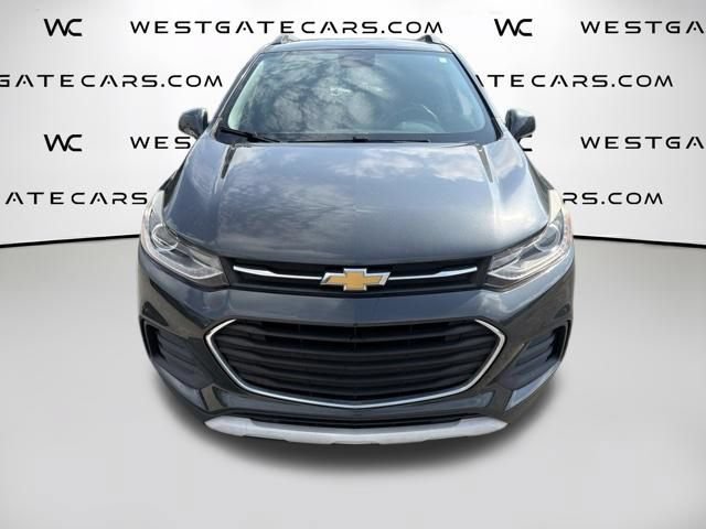 Used 2020 Chevrolet Trax LT w/ Driver Confidence Package FWD image 2