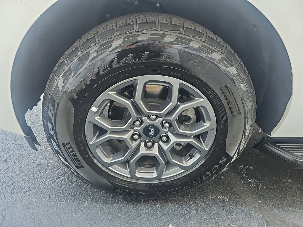 Used 2025 Ford Expedition Active AWD/4WD image 8