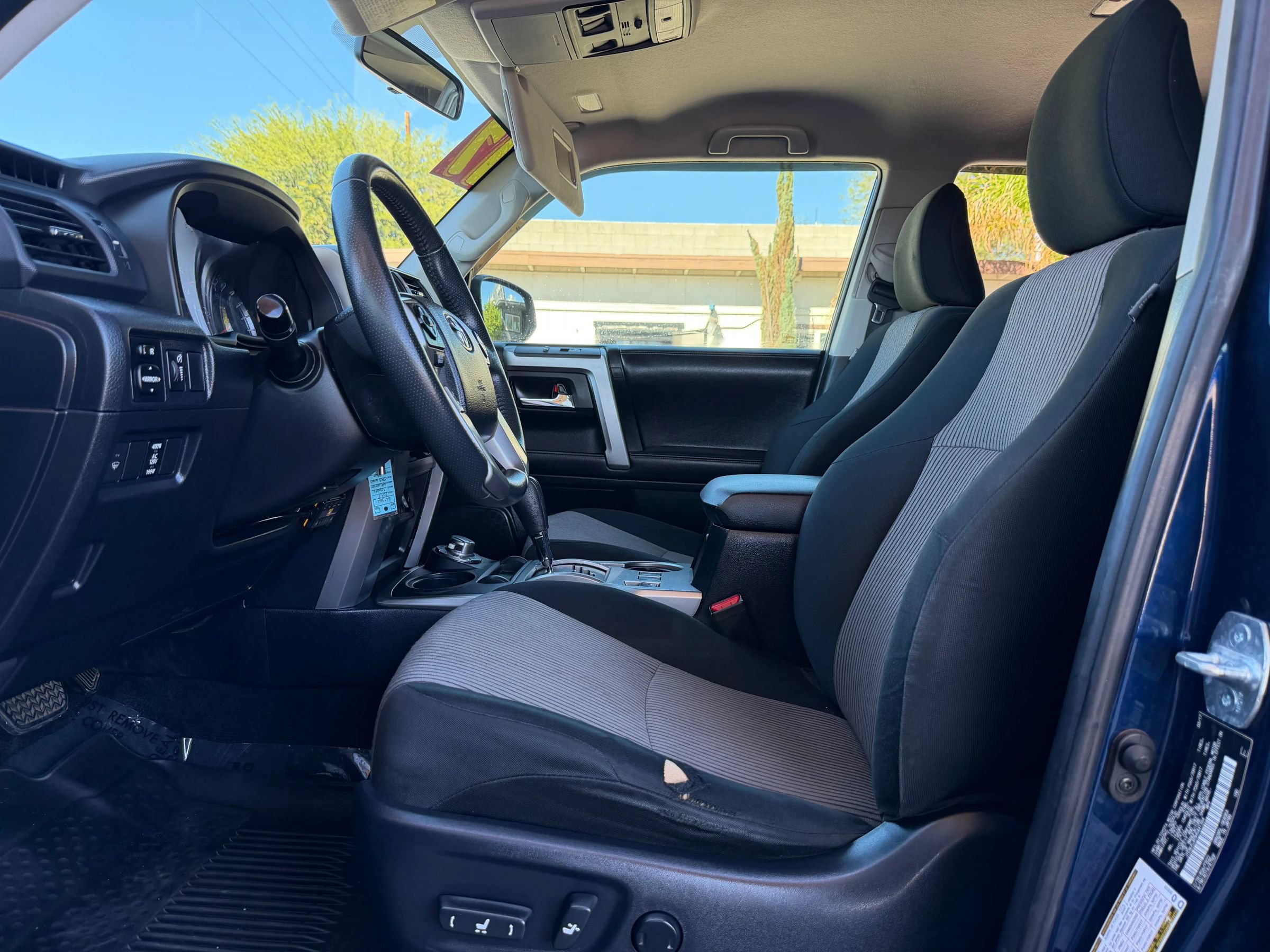 Used 2017 Toyota 4Runner SR5 AWD/4WD image 9