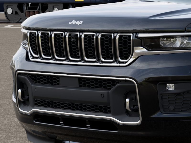 New 2025 Jeep Grand Cherokee Overland w/ Adv Protech Group III AWD/4WD image 11