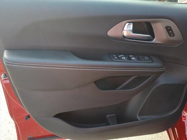 New 2026 Chrysler Pacifica Select FWD image 9