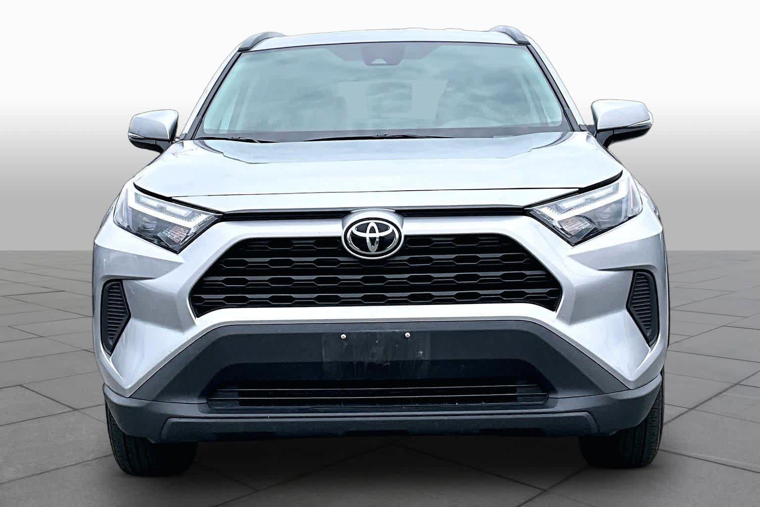 Used 2025 Toyota RAV4 XLE AWD/4WD image 4