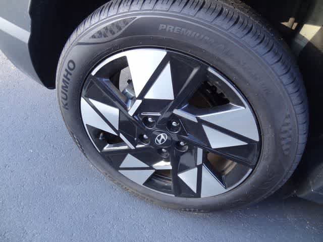 Used 2025 Hyundai Kona SEL FWD image 24