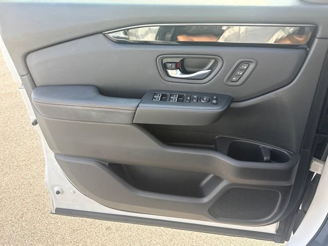 Used 2025 Honda Pilot TrailSport image 17
