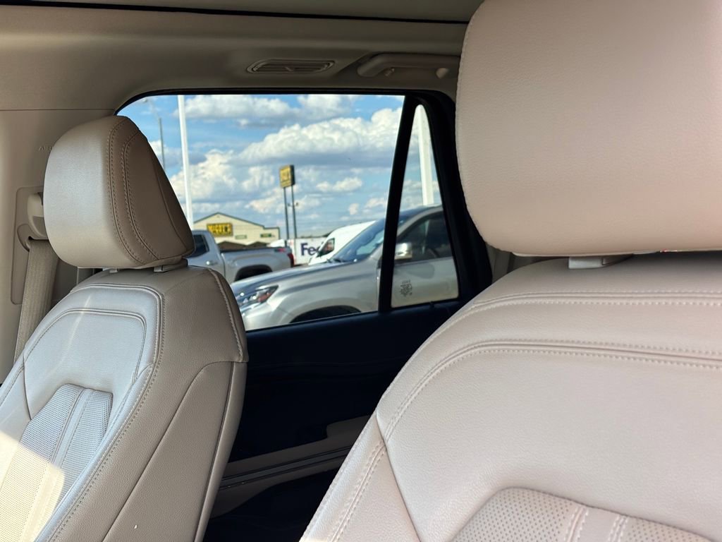 Used 2024 Ford Expedition Limited image 13