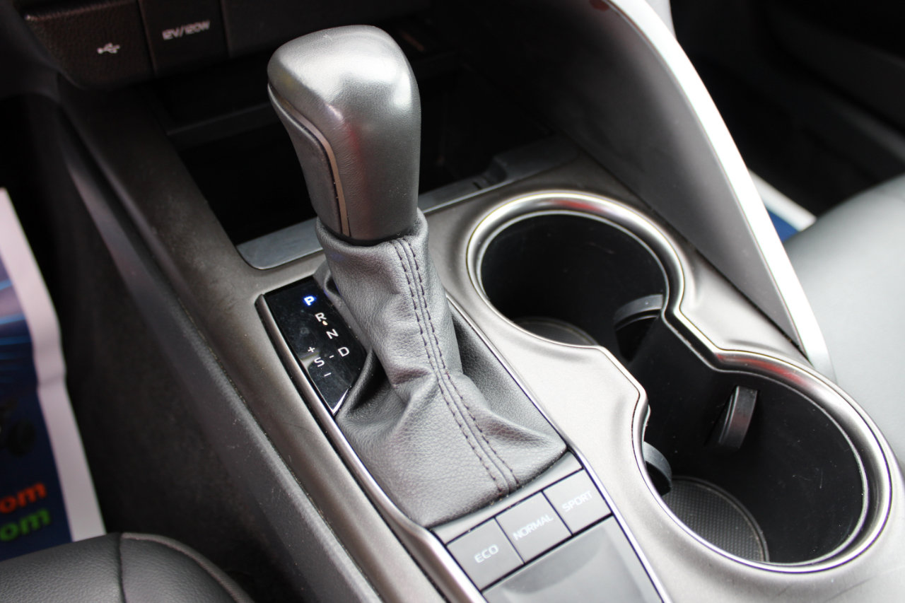 Used 2024 Toyota Camry SE image 25