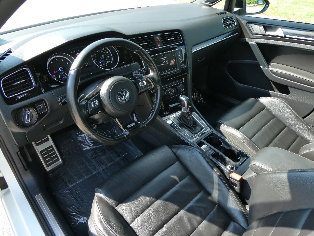 Used 2016 Volkswagen Golf R 4-Door AWD/4WD image 10